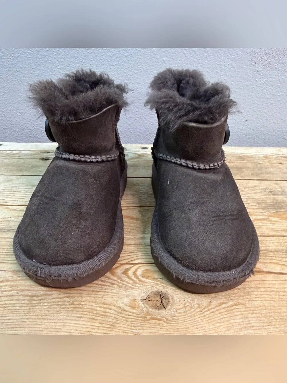 Girls UGG warm cozy boots size US 6